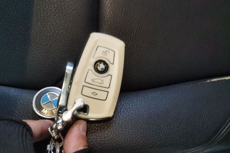 宝马3系 2015款 320Li 超悦版时尚型中控内饰7001