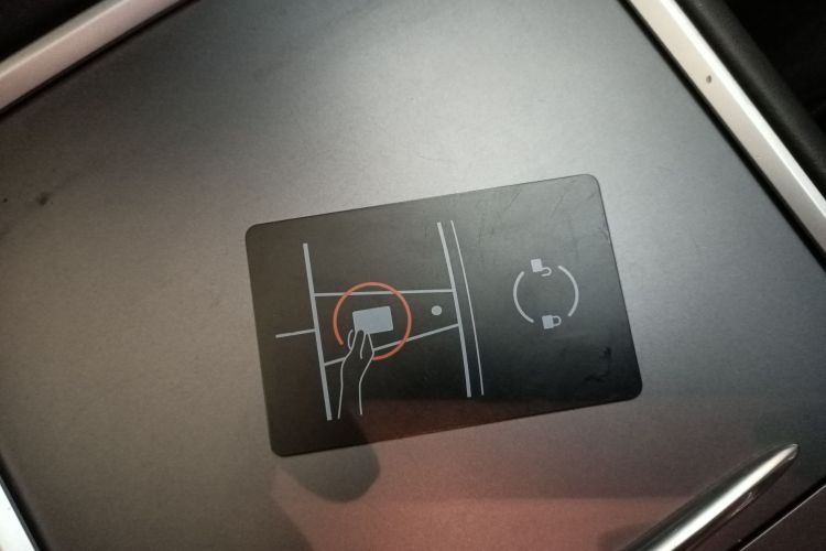 特斯拉 Model Y 2023款 长续航全轮驱动版中控内饰11