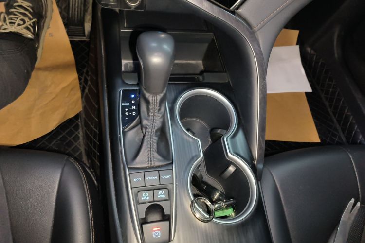 丰田 凯美瑞 2023款 双擎 2.5HG 豪华版中控内饰18