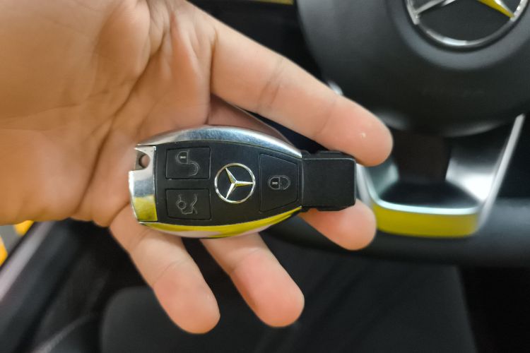 奔驰C级 2018款 C 200 运动版中控内饰7001