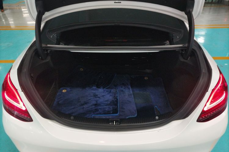 奔驰C级 2019款 C 260 L 运动版局部细节23