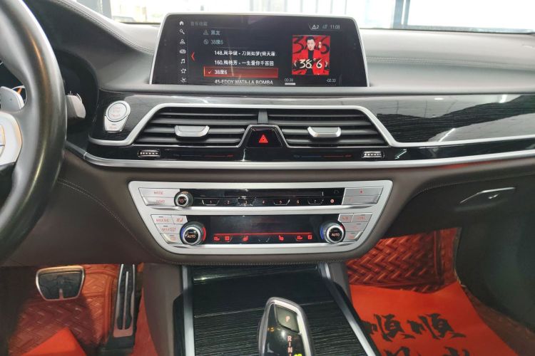 宝马7系 2018款 730Li 领先型 M运动套装中控内饰16