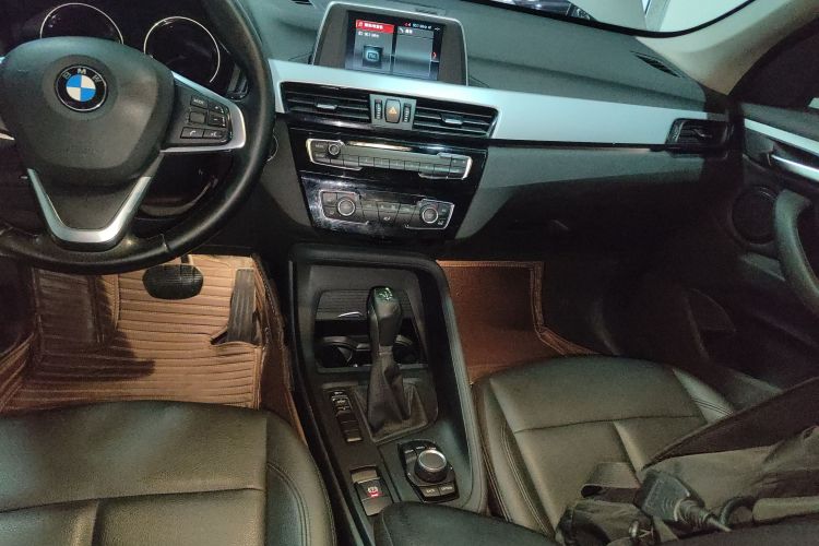 宝马X1 2019款 sDrive20Li 领先型中控内饰16