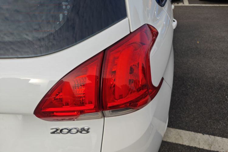 标致2008 2014款 1.6L 自动潮流版车身外观9