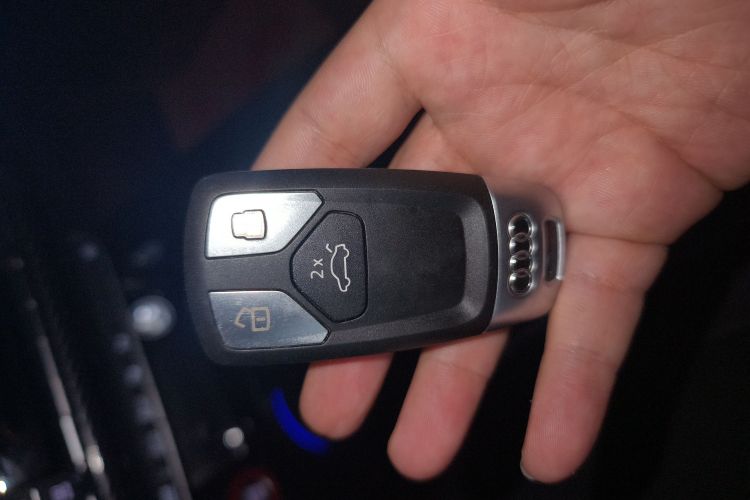 奥迪A4L 2020款 40 TFSI 豪华动感型中控内饰7001