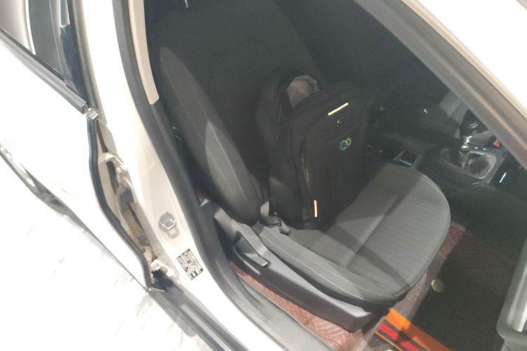 福特 福克斯 2019款 三厢 1.5L 手动锋跃型 国V局部细节41