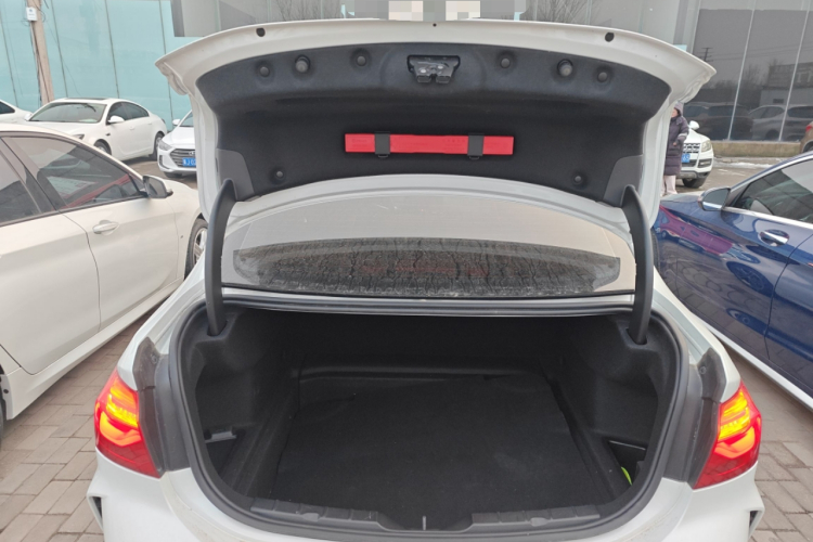 宝马1系 2021款 120i M运动版机舱底盘23