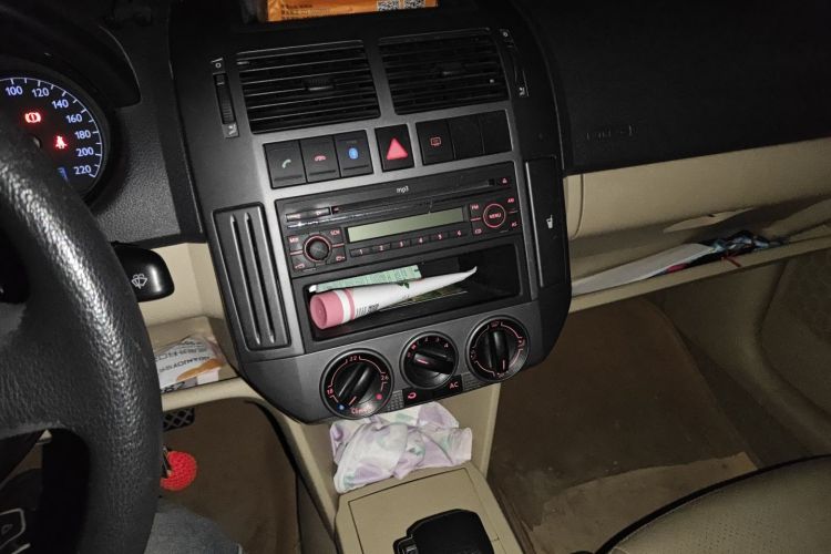 大众 Polo 2009款 劲情 1.6L 自动风尚版中控内饰16