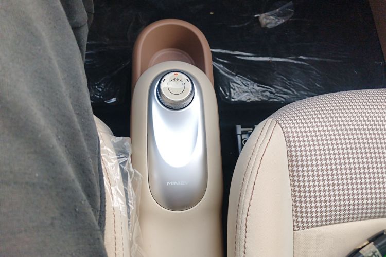 五菱汽车 宏光MINIEV 2025款 四门版 进阶款中控内饰18