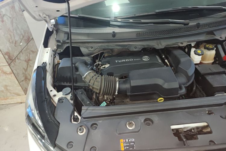 别克GL8 2023款 陆上公务舱 智享型机舱底盘25