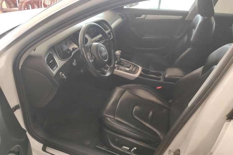 奥迪A4L 2016款 35 TFSI 自动标准型中控内饰19