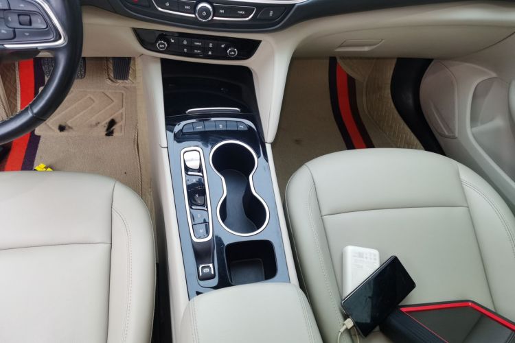 别克 君威 2020款 552T 精英型中控内饰18