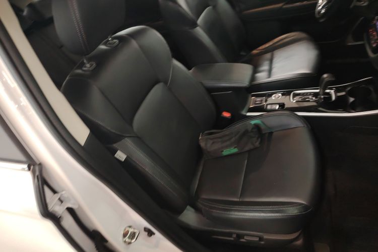 三菱 欧蓝德 2019款 2.4L 四驱致享版 5座 国VI局部细节41