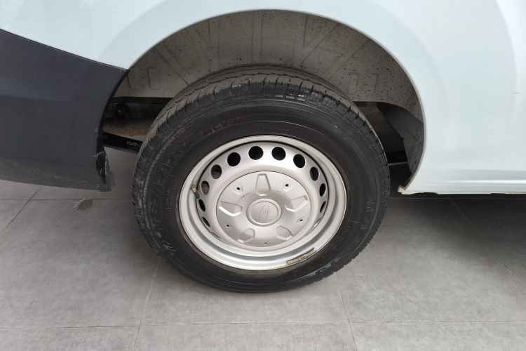 福特 全顺 2023款 2.0T汽油自动多功能商用车中轴低顶5/6座车身外观56