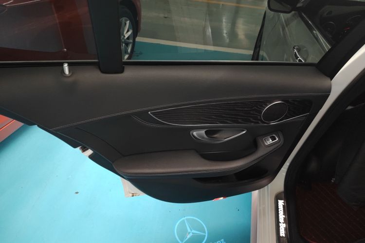 奔驰C级 2017款 改款 C 200 L 运动版中控内饰7008