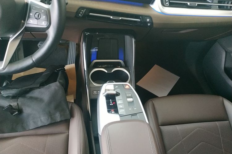 宝马iX1 2023款 xDrive30L X设计套装中控内饰18