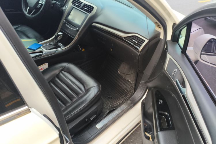 福特 蒙迪欧 2013款 2.0L GTDi200豪华型局部细节9005