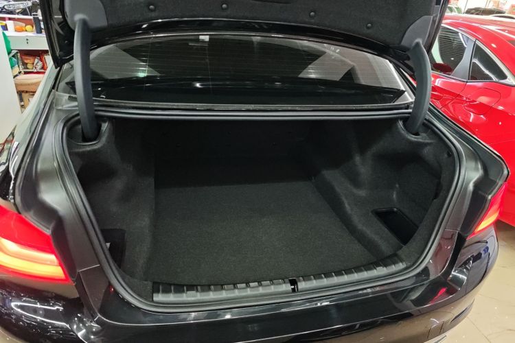 宝马5系 2019款 改款 530Li 尊享型 豪华套装机舱底盘23