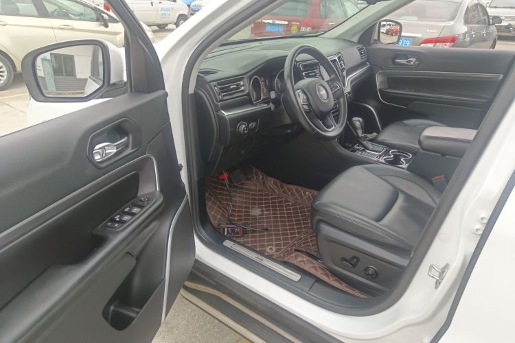 Jeep 大指挥官 2018款 2.0T 四驱尊享导航版 国V中控内饰7003