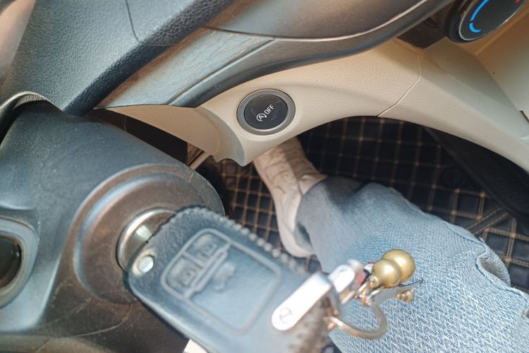 别克 英朗 2016款 15N 手动精英型中控内饰11