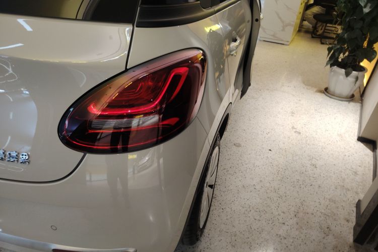 五菱汽车 五菱缤果 2023款 203km 轻享款车身外观6006