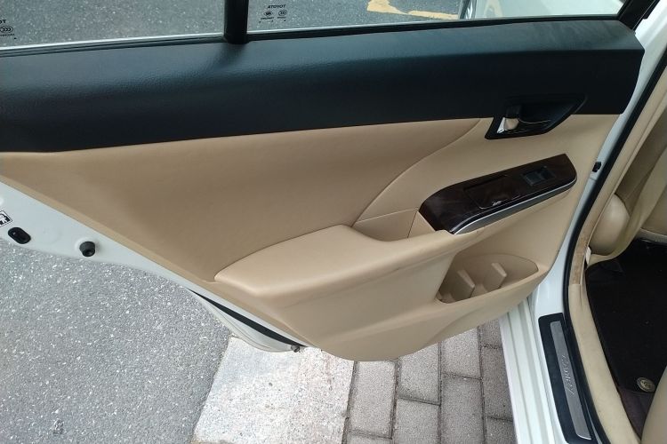 丰田 凯美瑞 2016款 2.0E 十周年纪念精英版中控内饰7008