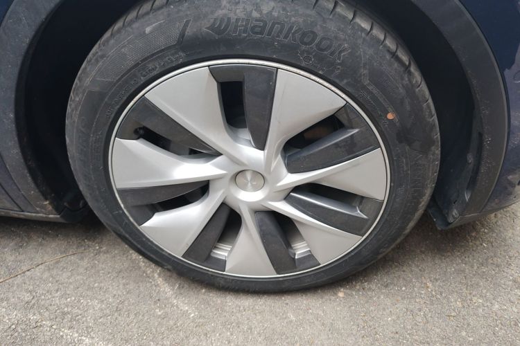 特斯拉 Model Y 2021款 标准续航后驱版车身外观10