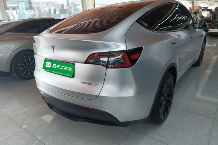 特斯拉 Model Y 2022款 改款 后轮驱动版车身外观7
