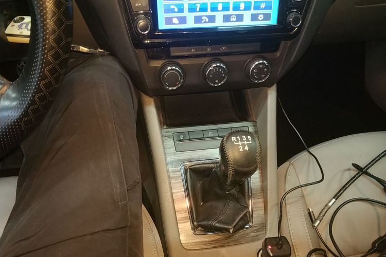 斯柯达 明锐 2015款 1.4TSI 手动逸俊版中控内饰18