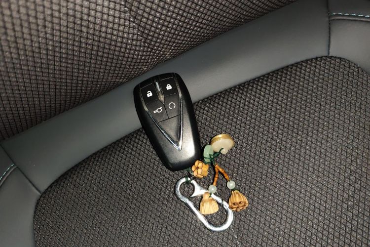 长安UNI-Z 2025款 1.5T 豪华型中控内饰11