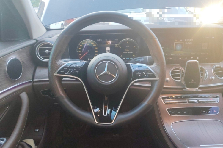 奔驰E级 2021款 E 260 L 4MATIC局部细节13