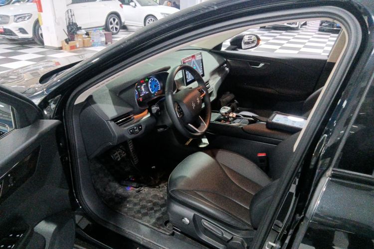 红旗E-QM5 2022款 431km 充电乐享版中控内饰19