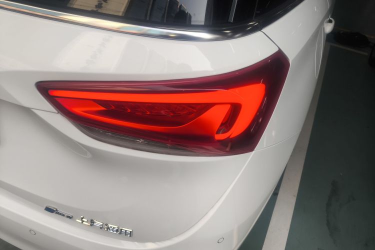 别克GL6 2021款 323T 轻混动互联豪华型车身外观9