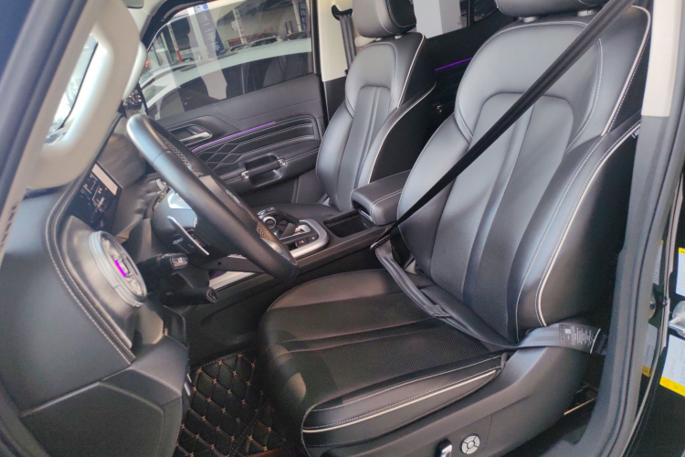 坦克300 2021款 越野版 2.0T 征服者中控内饰19