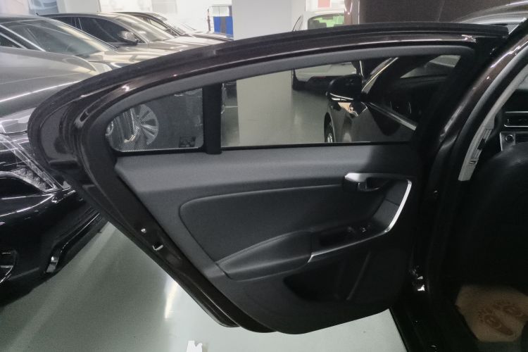 沃尔沃S60 2018款 S60L T3 智进版中控内饰7008