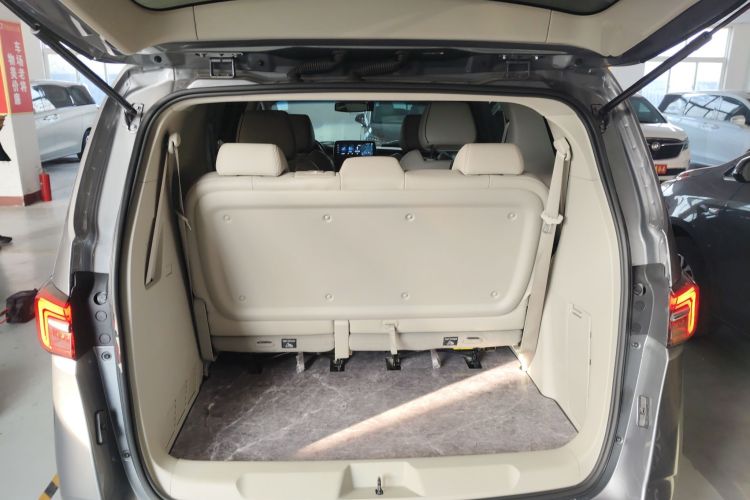 别克GL8 2021款 陆上公务舱 652T 豪华型机舱底盘23