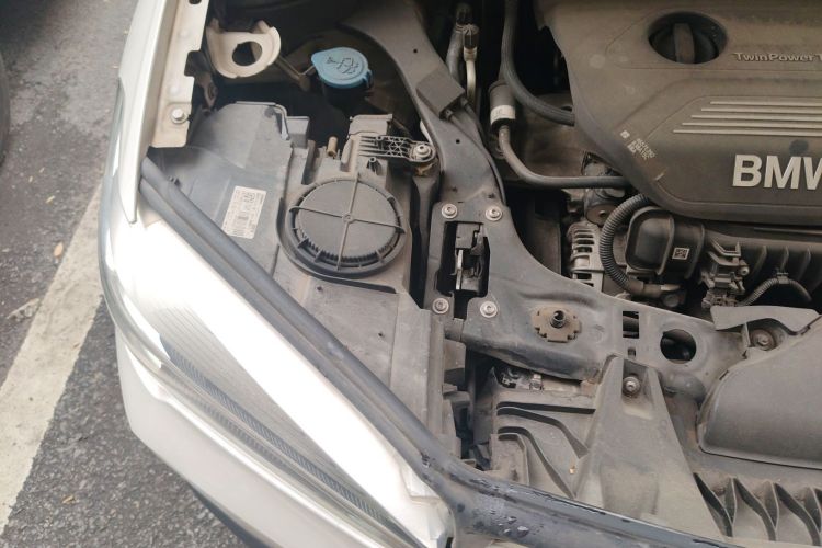 宝马X1 2018款 sDrive18Li 时尚型机舱底盘25