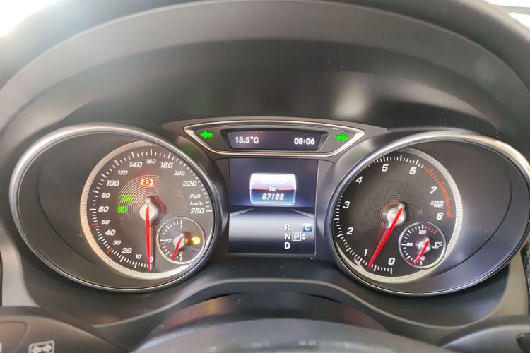 奔驰GLA 2019款 GLA 200 动感型中控内饰14