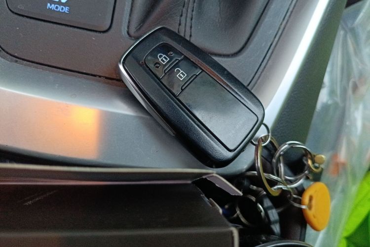 丰田 RAV4荣放 2020款 双擎 2.5L E-CVT四驱精英PLUS版中控内饰11