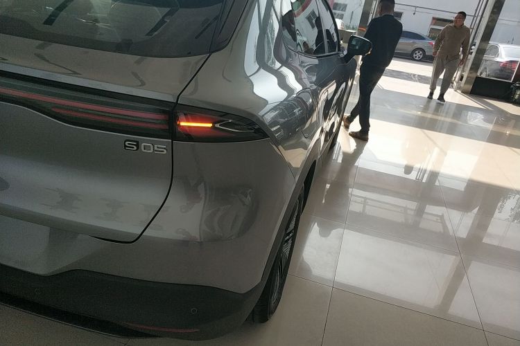 深蓝汽车 深蓝S05 2026款 620Plus纯电版车身外观9