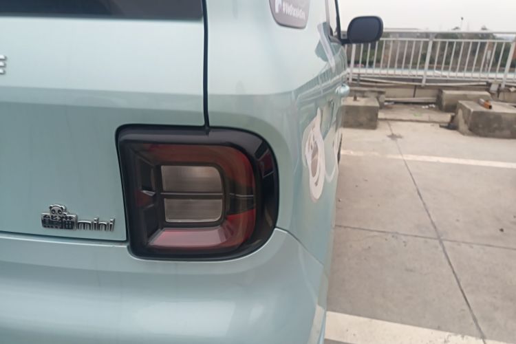 吉利银河 2023款 熊猫mini 200km 耐力熊车身外观9