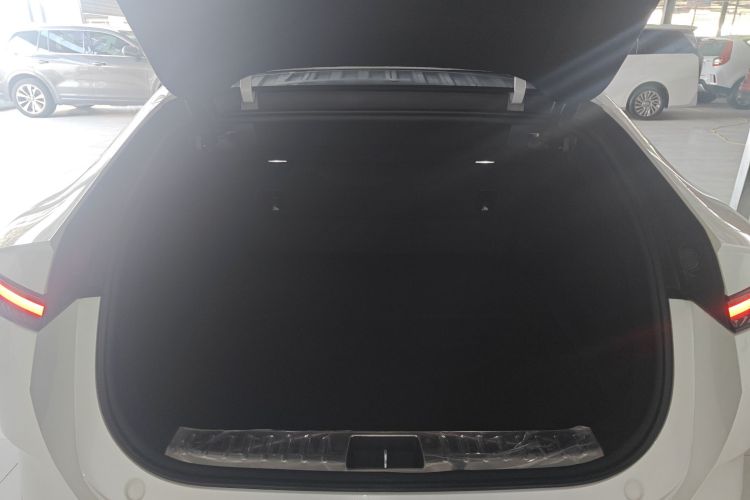 阿维塔12 2024款 700 三激光后驱智享版机舱底盘23