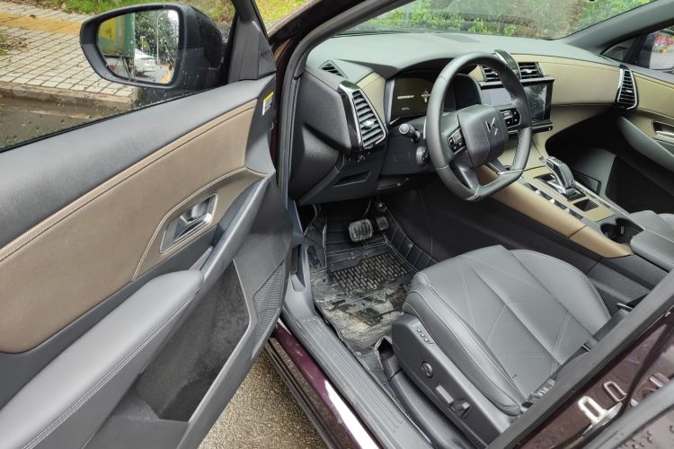 DS 7 2020款 35THP 蒙马特版中控内饰20