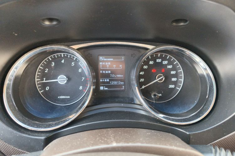 五菱汽车 五菱宏光 2016款 1.5L S1尊享型国V中控内饰14