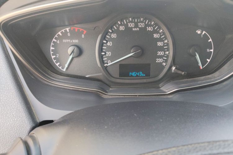 福特 福睿斯 2017款 改款 1.5L 手动舒适型中控内饰15