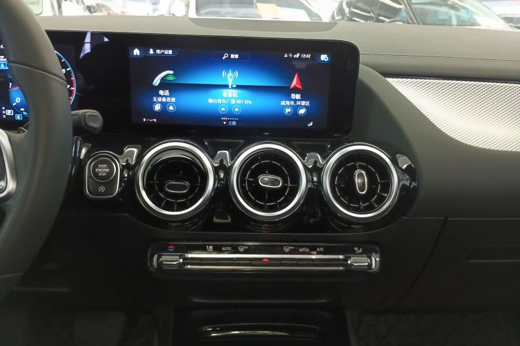 奔驰GLA 2023款 GLA 200中控内饰16