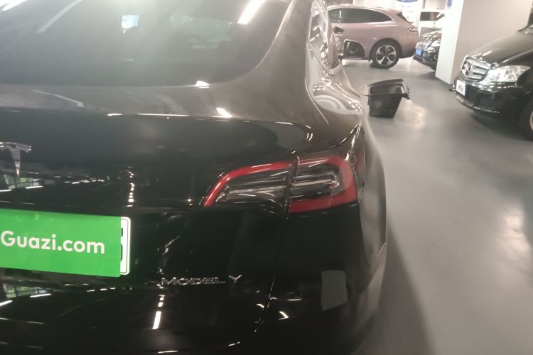 特斯拉 Model Y 2023款 后轮驱动版车身外观9