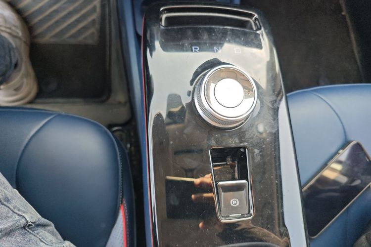 吉利几何E萤火虫 2022款 401KM 玲珑虎 4座中控内饰18