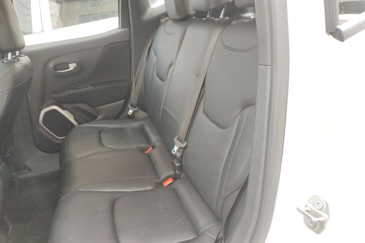 Jeep 自由侠 2018款 互联大屏版 180T 自动高能版中控内饰21