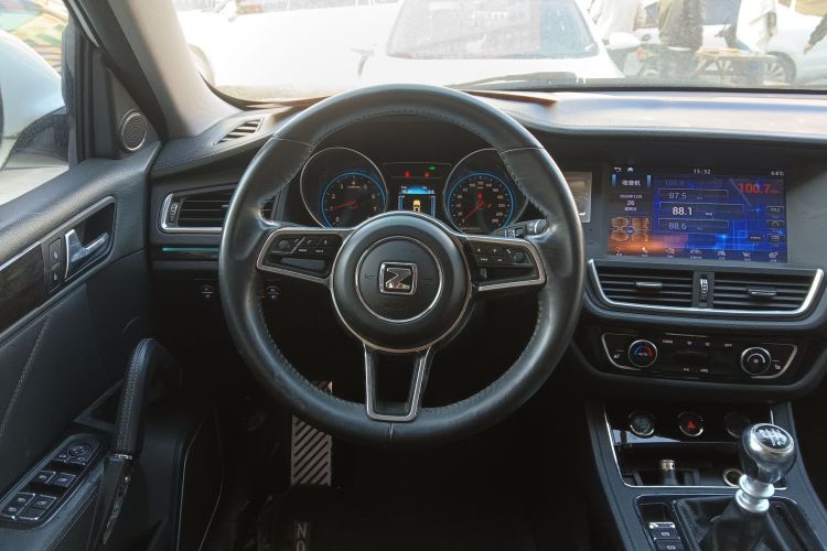 众泰T600 2016款 运动版 1.5T 手动豪华型中控内饰13